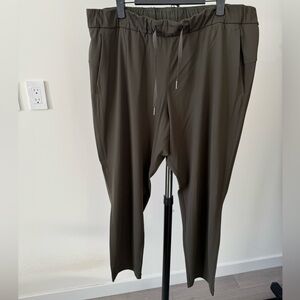 Lululemon On The Fly Pant  (27” inseam), Size 14, 4-Way Stretch Luxstreme